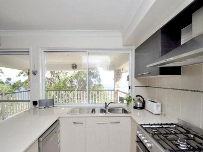 242 Beacon Road, Tamborine Mountain QLD 4272