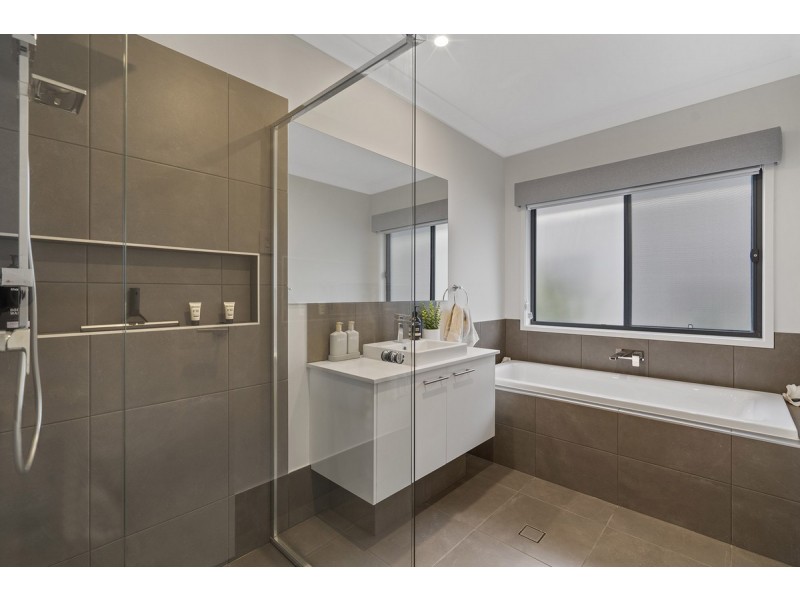 11 Skippers Place, Coomera Waters QLD 4209