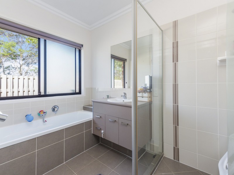 2 Dunraven Drive, Pimpama QLD 4209