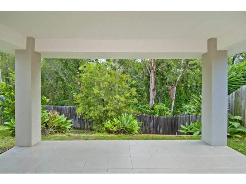 8 Darling Close, Pacific Pines QLD 4211