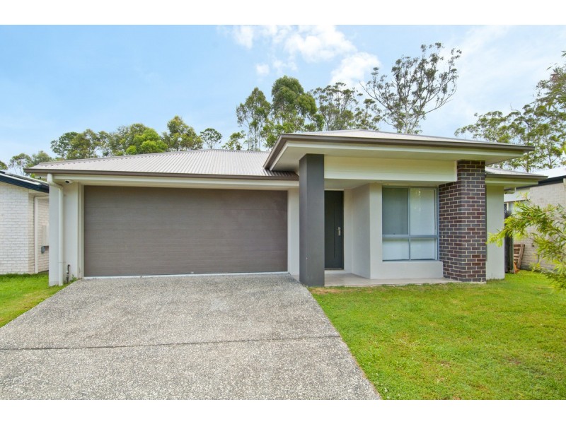 8 Darling Close, Pacific Pines QLD 4211
