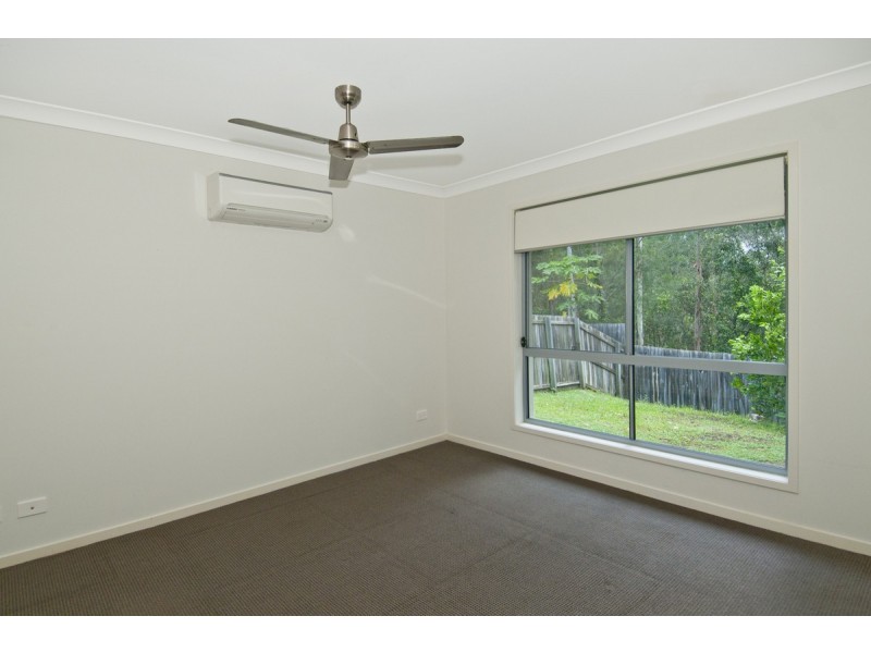 8 Darling Close, Pacific Pines QLD 4211