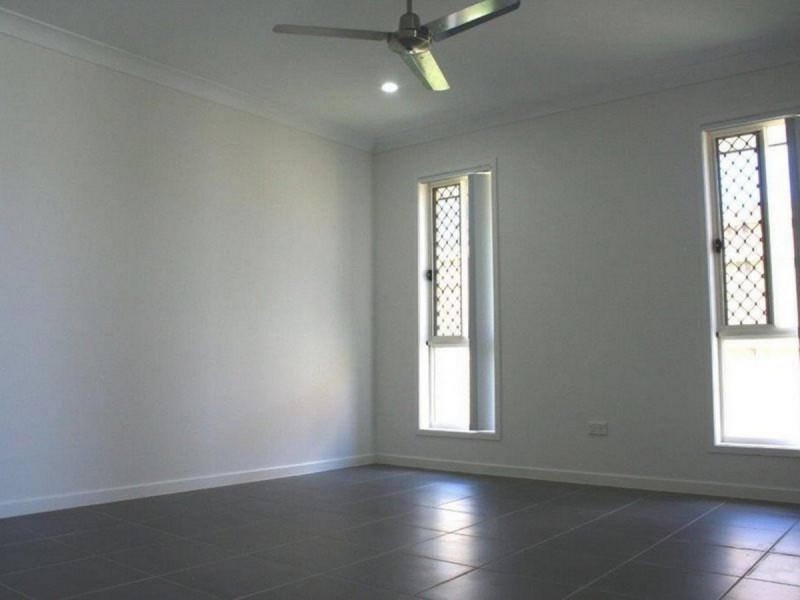 1 Milbrook Crescent, Pimpama QLD 4209