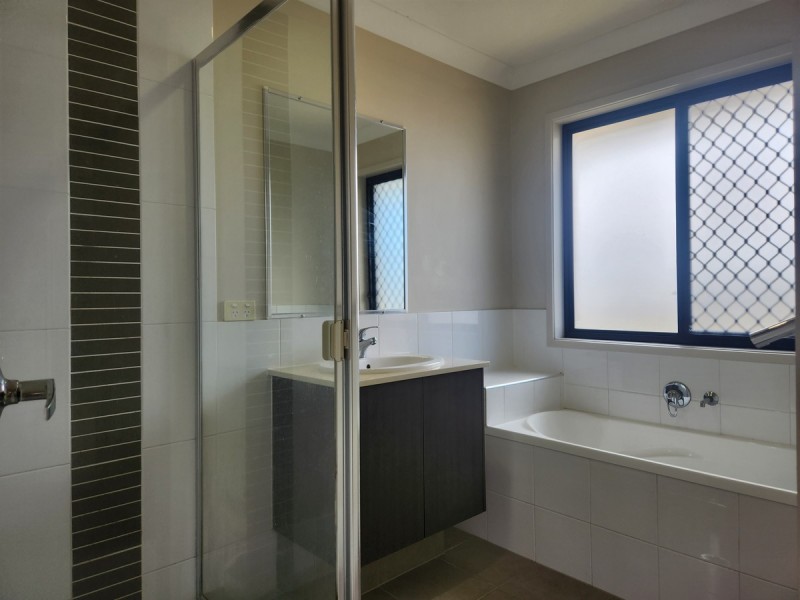 26 Aldgate Crescent, Pacific Pines QLD 4211