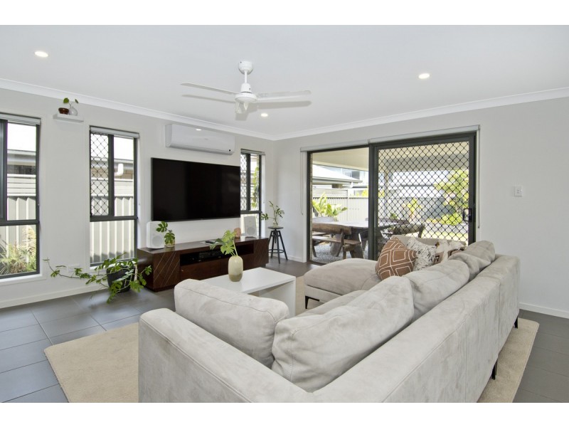 18A Azure Way, Coomera QLD 4209