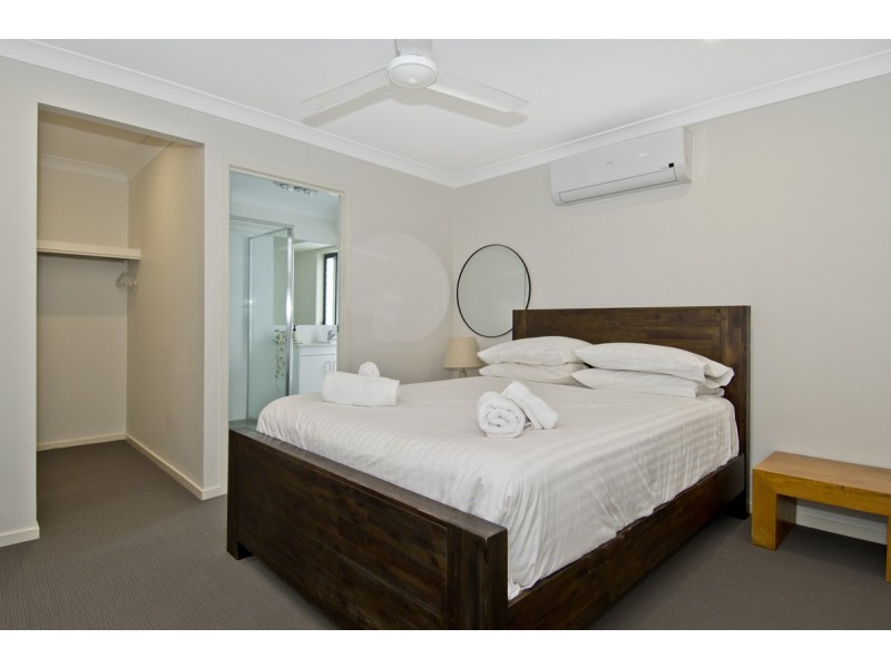 18A Azure Way, Coomera QLD 4209