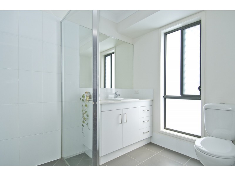 18A Azure Way, Coomera QLD 4209