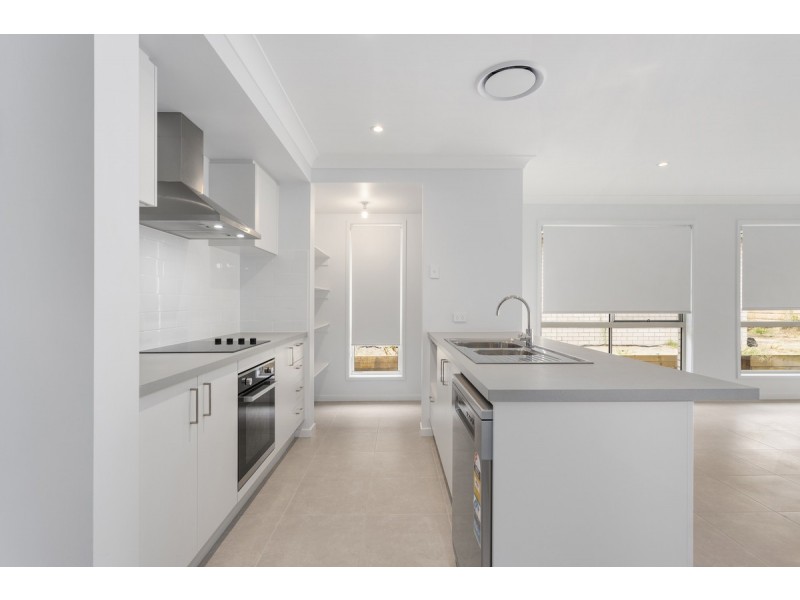 13 Peterson Way, White Rock QLD 4306