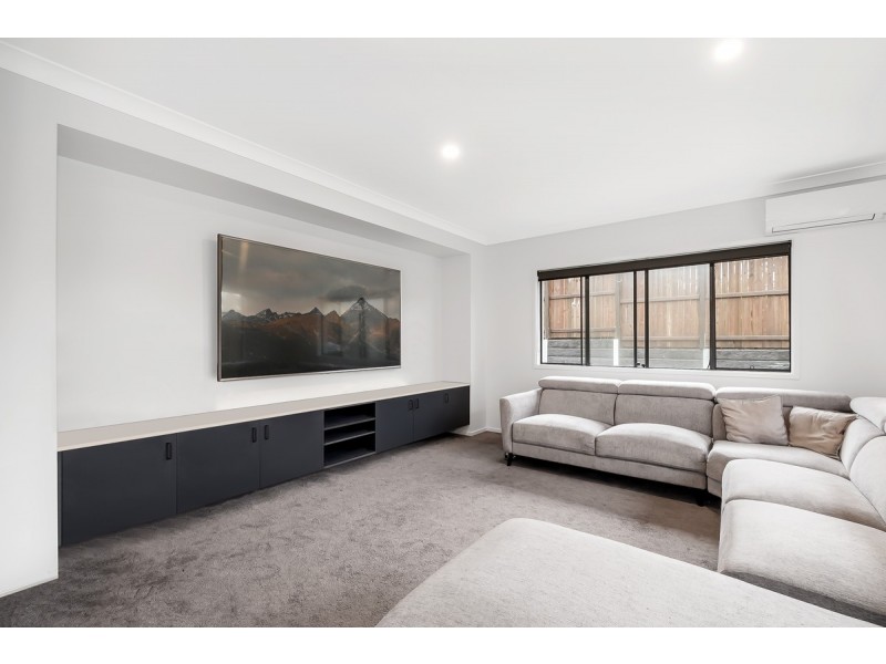 15 Challenger Way, Coomera Waters QLD 4209