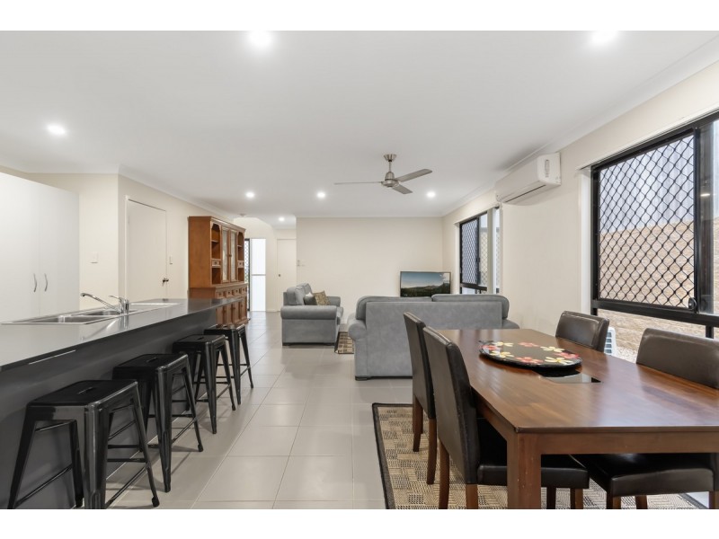 19 Ross Crescent, Pimpama QLD 4209