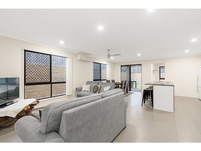 19 Ross Crescent, Pimpama QLD 4209