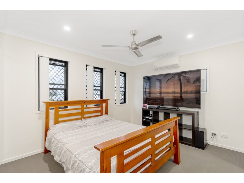 19 Ross Crescent, Pimpama QLD 4209