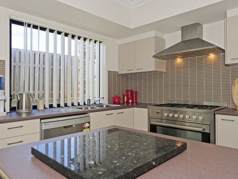 2 Dunraven Drive, Pimpama QLD 4209