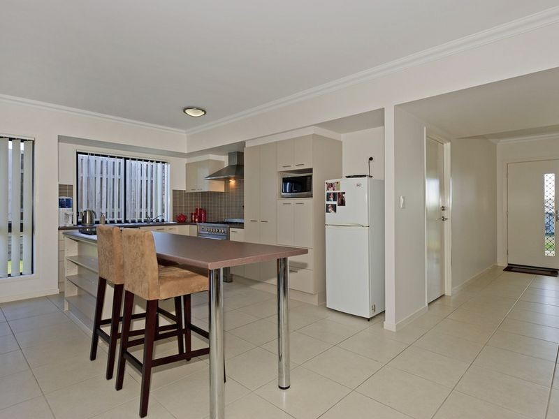 2 Dunraven Drive, Pimpama QLD 4209
