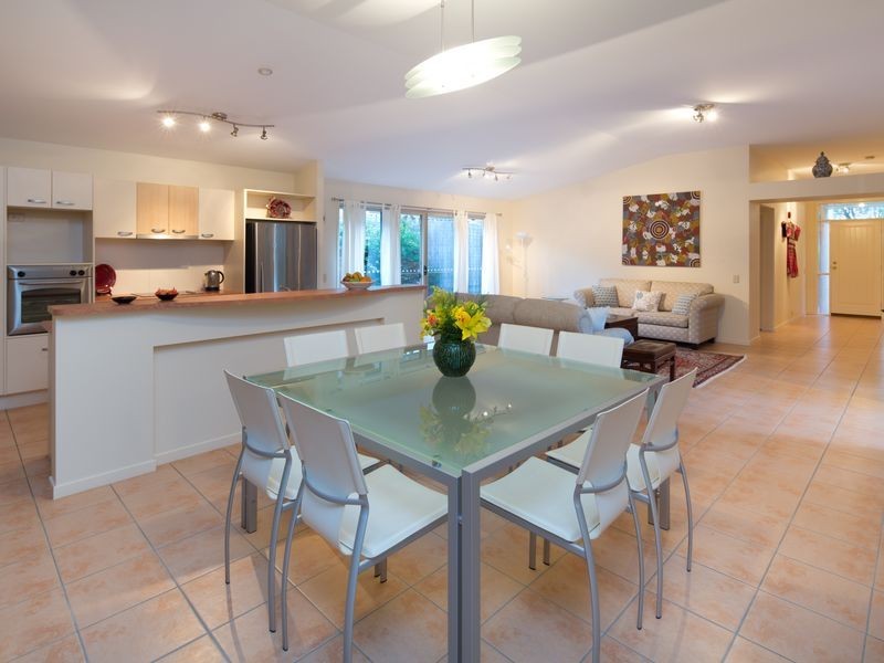 2 Kialoa Lane, Coomera Waters QLD 4209