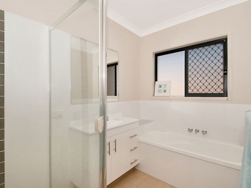 8 Greendragon Crescent, Upper Coomera QLD 4209
