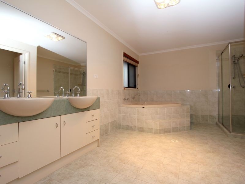 37 Regatta Avenue, Oxenford QLD 4210