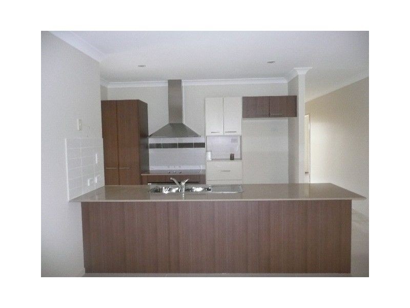 8 Henry Street, Coomera QLD 4209