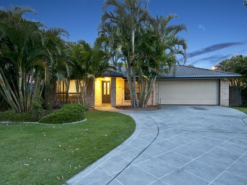 1 Blueash Crescent, Oxenford QLD 4210