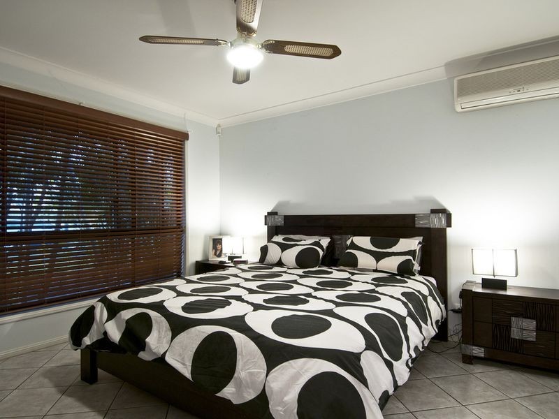 1 Blueash Crescent, Oxenford QLD 4210