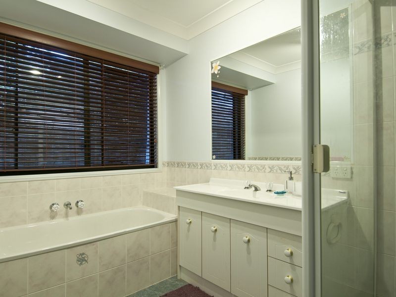 1 Blueash Crescent, Oxenford QLD 4210