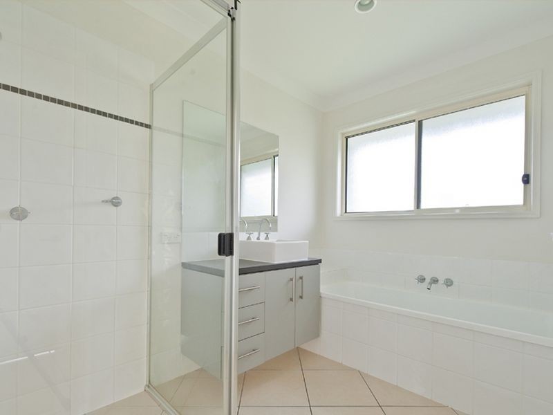 9 Sailaway Court, Coomera Waters QLD 4209