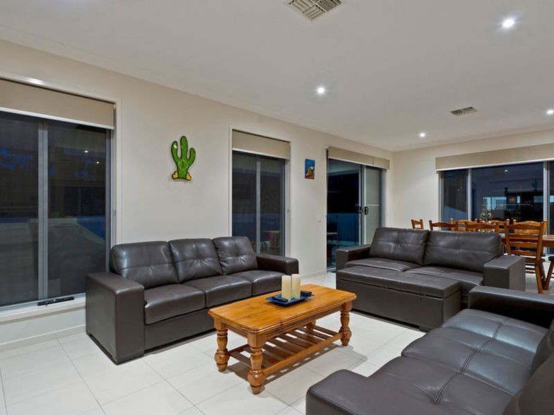 18 Rose Valley Drive, Upper Coomera QLD 4209