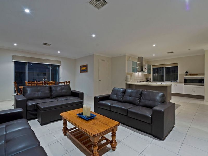 18 Rose Valley Drive, Upper Coomera QLD 4209