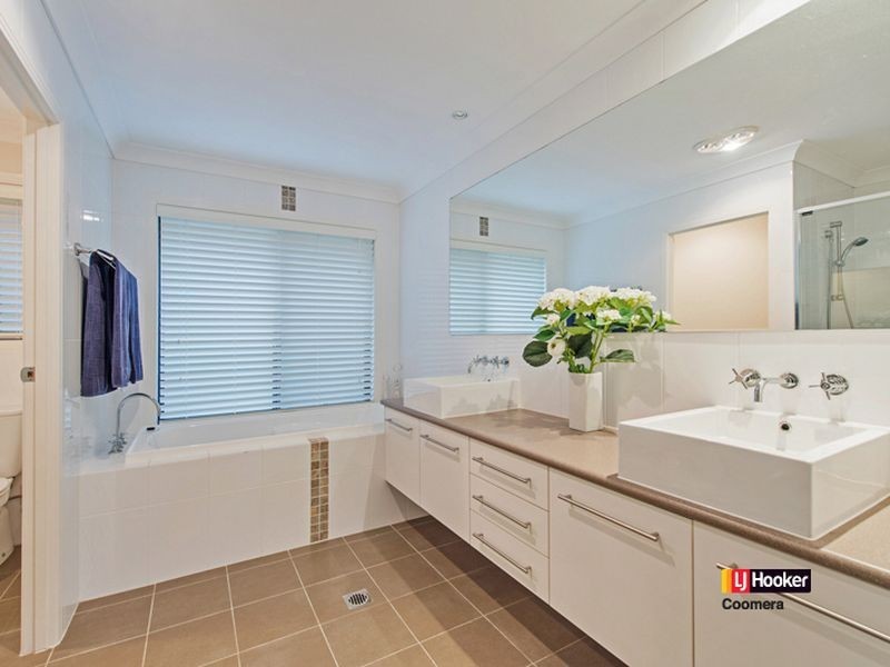 8 Kintail Lane, Coomera Waters QLD 4209