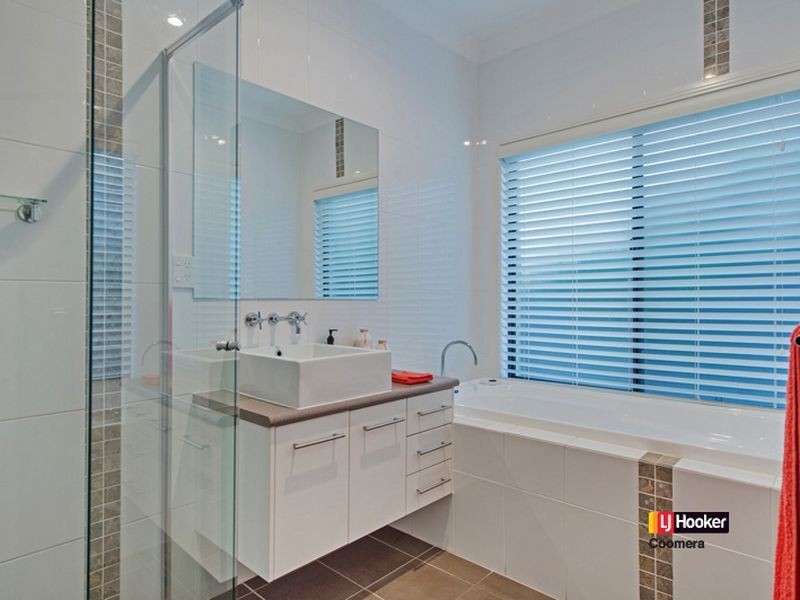 8 Kintail Lane, Coomera Waters QLD 4209