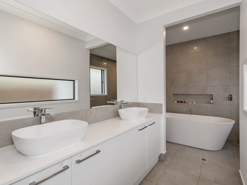 15 Challenger Way, Coomera Waters QLD 4209