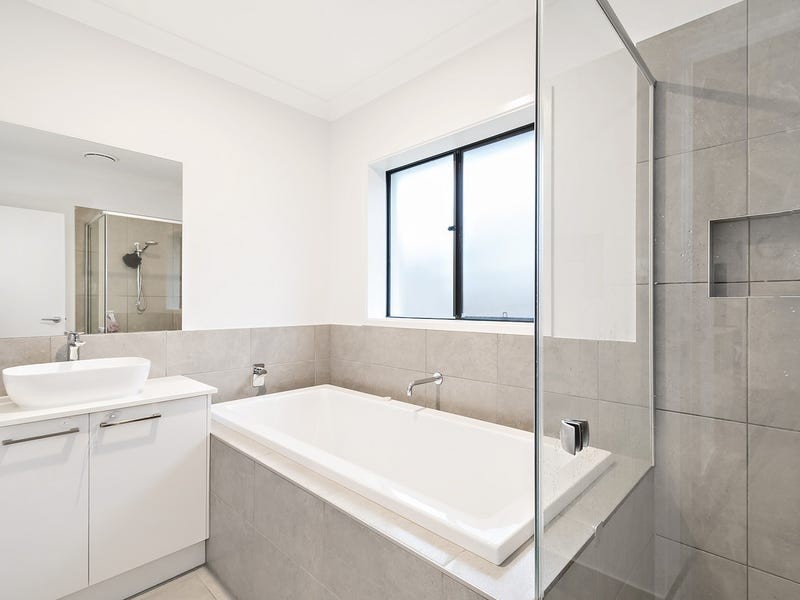 15 Challenger Way, Coomera Waters QLD 4209