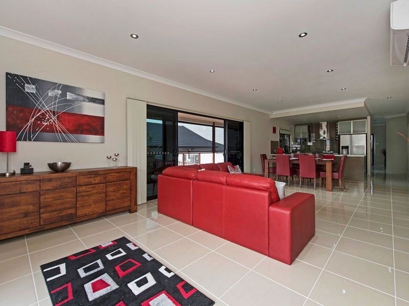 27 Garawarra Crescent, Upper Coomera QLD 4209