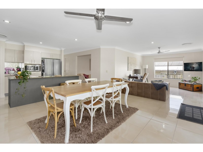 14 Valley Brook Rise, Maudsland QLD 4210