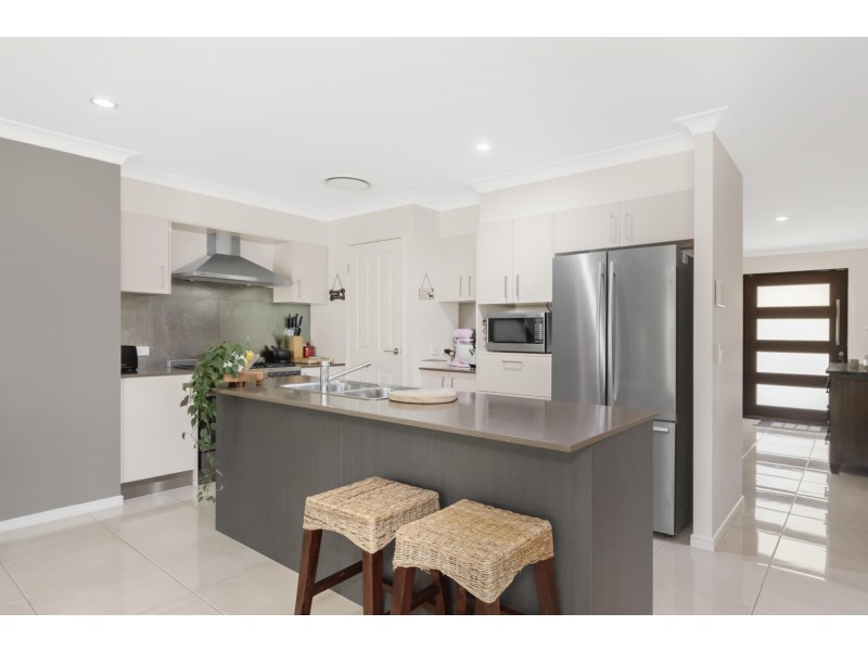 14 Valley Brook Rise, Maudsland QLD 4210