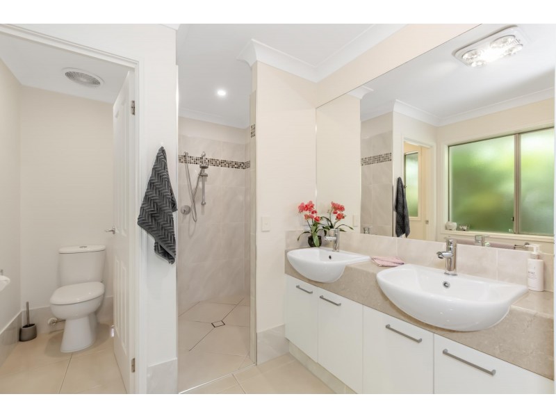 14 Valley Brook Rise, Maudsland QLD 4210