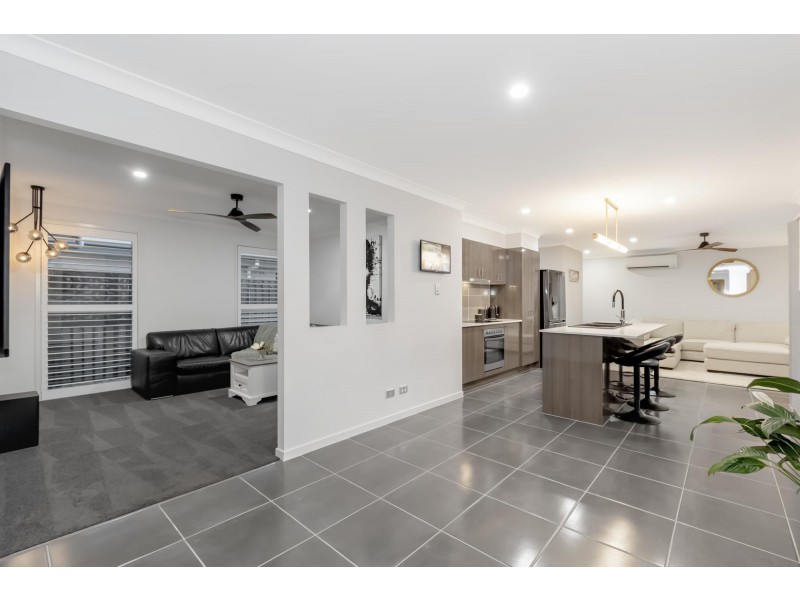 55 Woodrose Circuit, Pimpama QLD 4209
