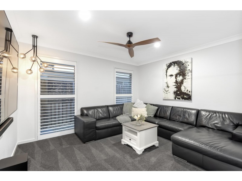 55 Woodrose Circuit, Pimpama QLD 4209