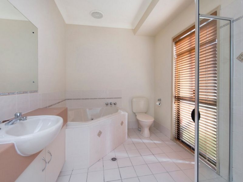 44 Albert Valley Drive, Bahrs Scrub QLD 4207