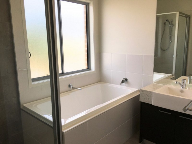 16 Crinum Circuit, Coomera QLD 4209