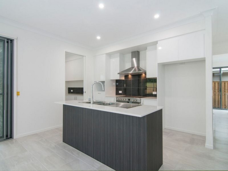 2 Laurel Drive, Helensvale QLD 4212