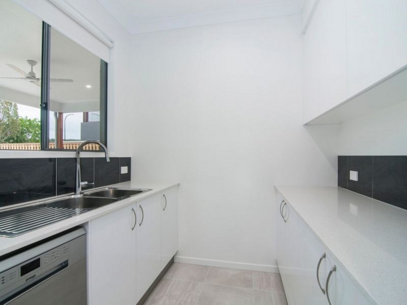 2 Laurel Drive, Helensvale QLD 4212