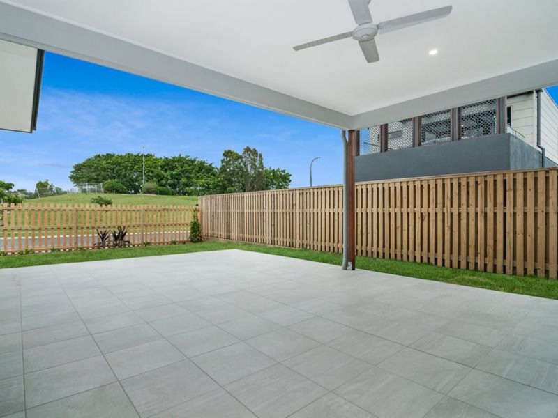 2 Laurel Drive, Helensvale QLD 4212