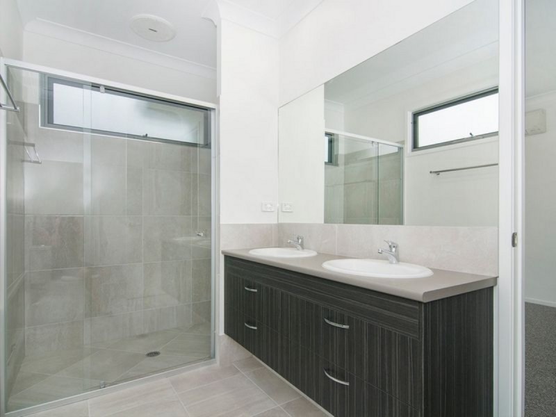 2 Laurel Drive, Helensvale QLD 4212
