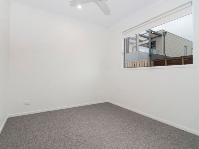 2 Laurel Drive, Helensvale QLD 4212