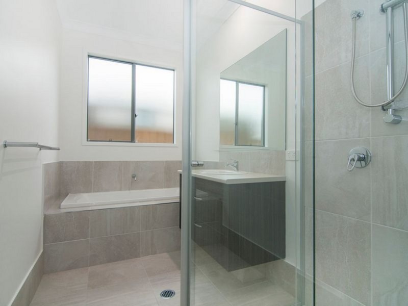 2 Laurel Drive, Helensvale QLD 4212