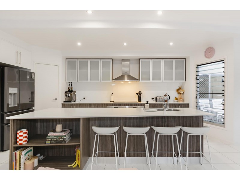 18 Dalray Drive, Raceview QLD 4305