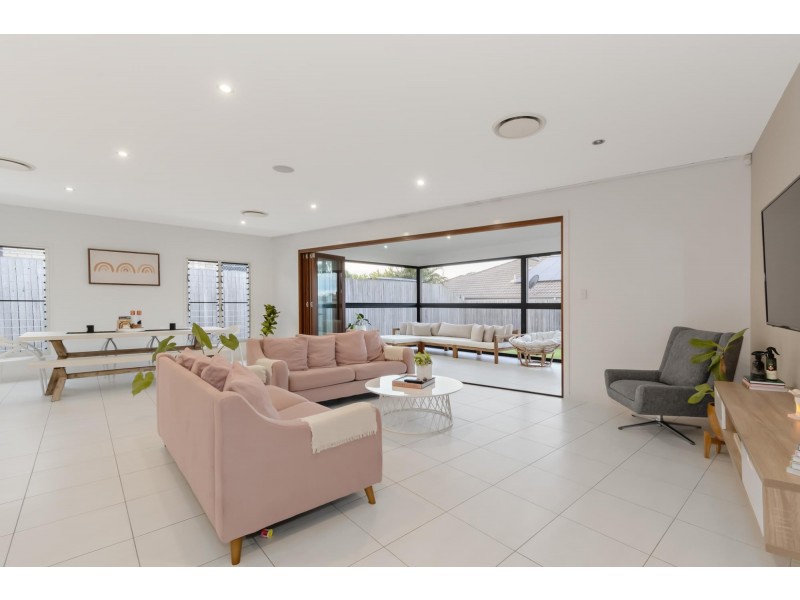 18 Dalray Drive, Raceview QLD 4305