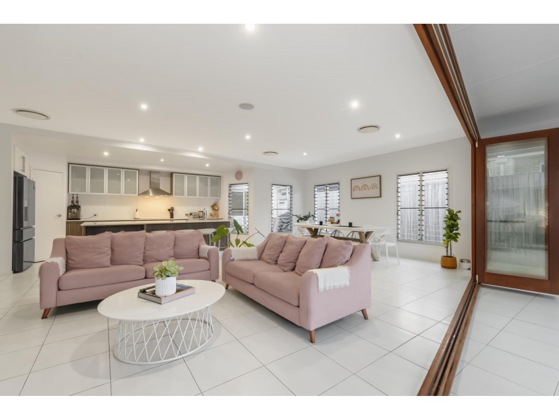 18 Dalray Drive, Raceview QLD 4305