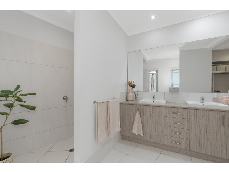 18 Dalray Drive, Raceview QLD 4305